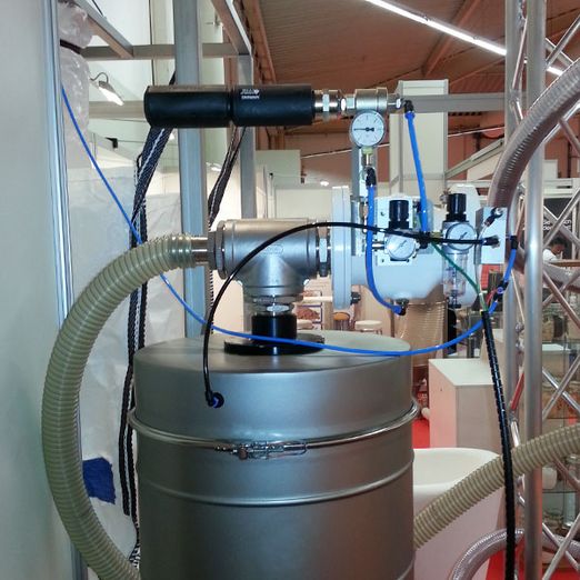 Pinch valves from AKO with an AKOVAC control unit for use in vacuum conveyance